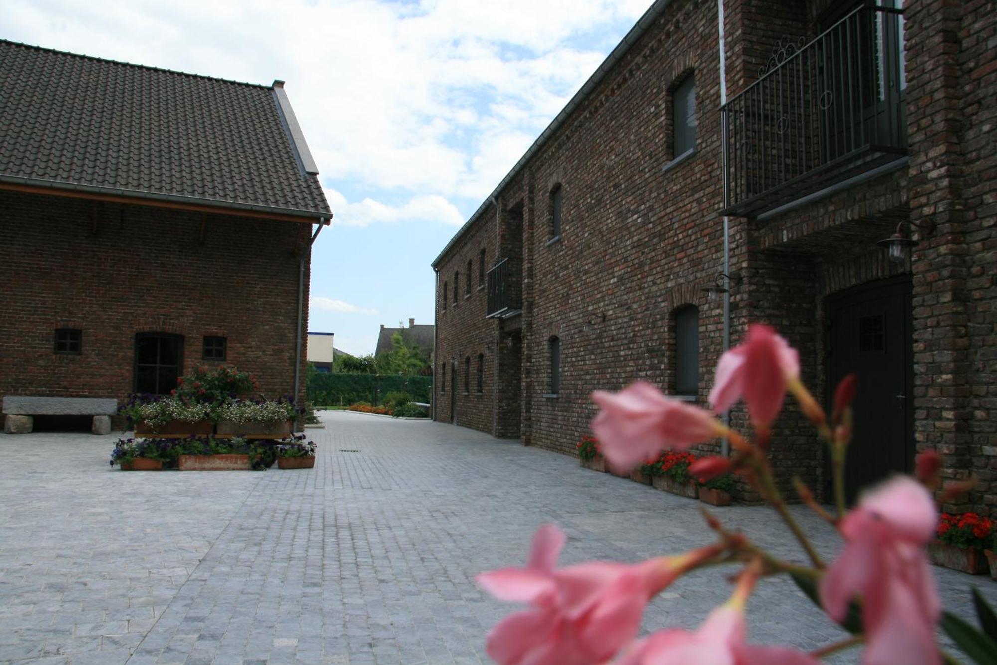 Hotel Oude Eycke Maaseik Exterior photo